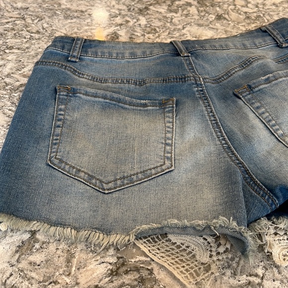 Never worn Altar’d state washed light Jean with lace and rips size 28 - Picture 6 of 8